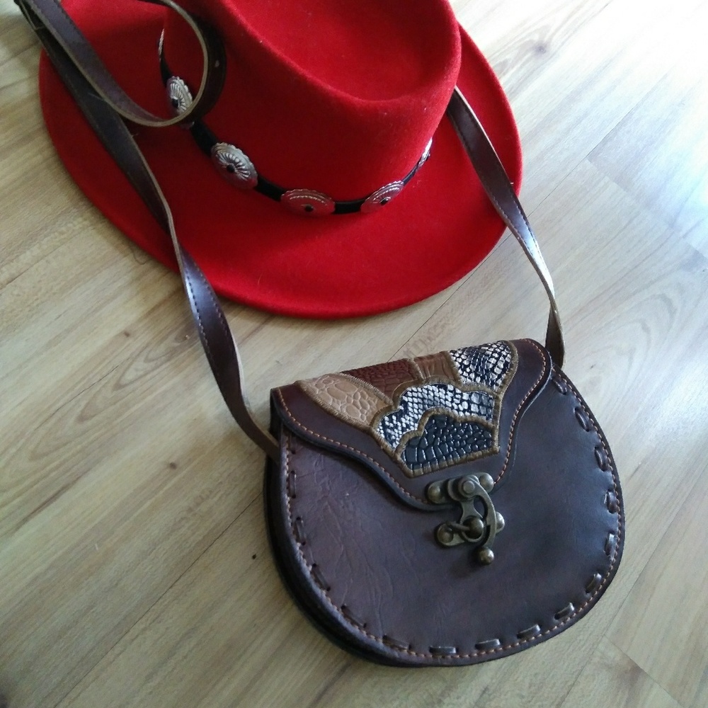 Vintage folksy leather crossbody - Picture 3 of 4